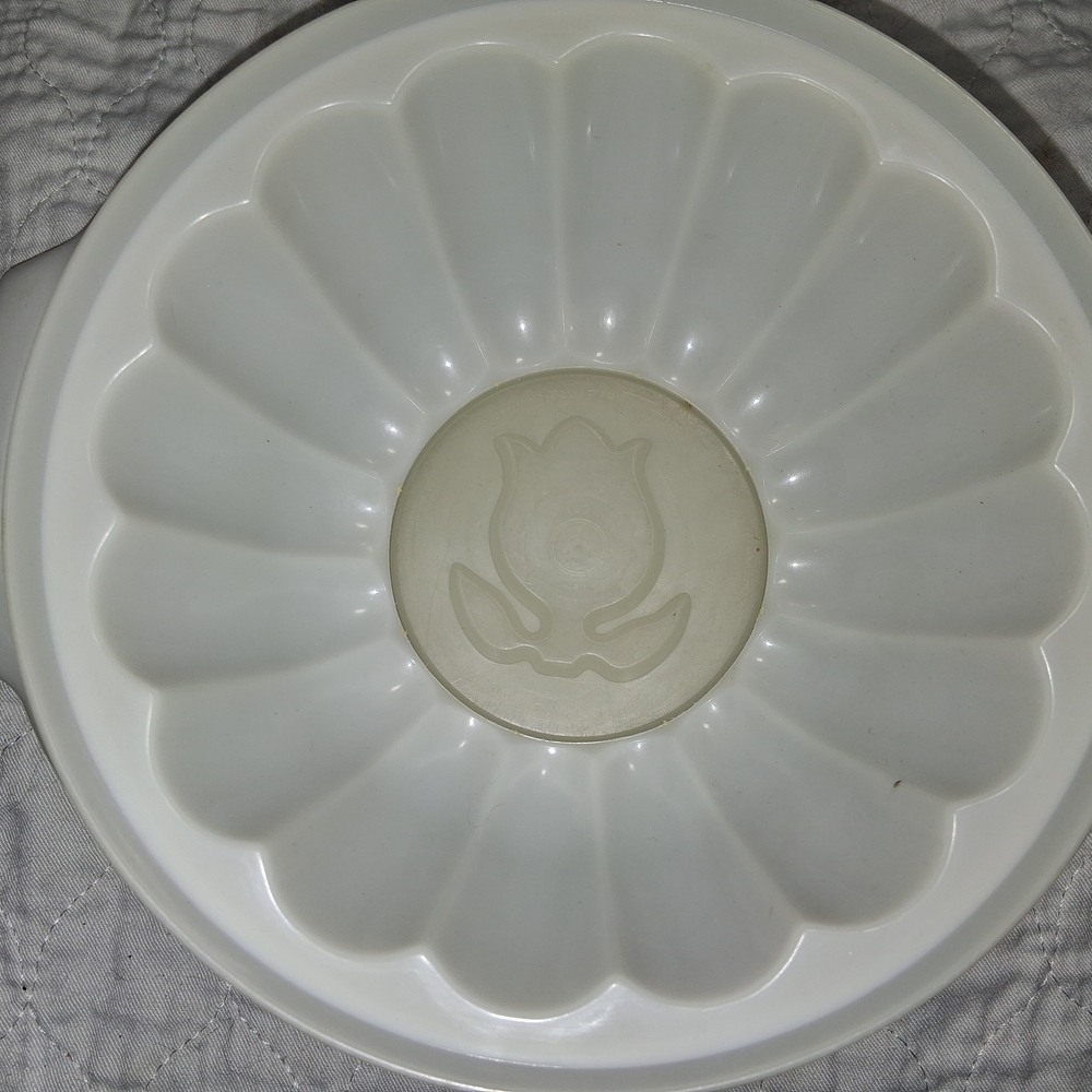 Tupperware White Flower Mold